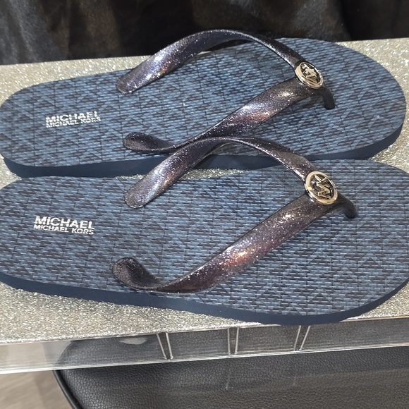 Michael Kors MK Logo Mini Jet Set Glitter Print Flip-Flop Sandals - Picture 7 of 8